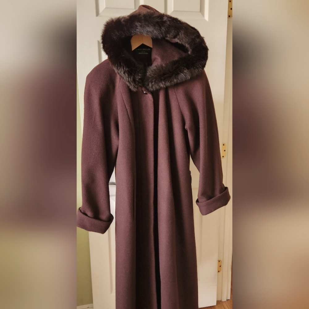 Donny Brooke brown wool coat with a Fur trimmed hood deep pockets,excellent cond